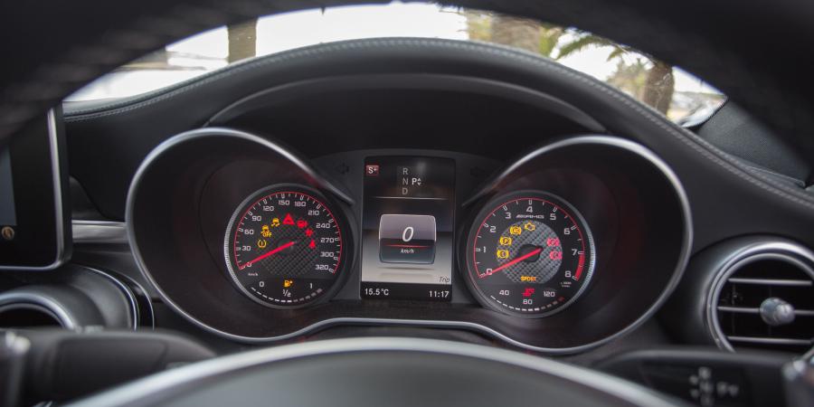Панель приборов Mercedes-AMG C63 S Coupe (C205) 2016 года  (AU) (фото 27 из 37)